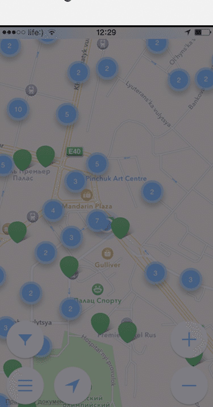 Tap4Parking iOS map - parking clusters and pins in Kyiv